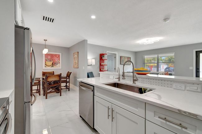 710 Se 3 Rd Ave, House other with 3 bedrooms, 2 bathrooms and null parking in Delray Beach FL | Image 6