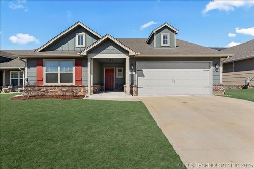 3526 Sandusky St, Broken Arrow, OK, 74014-3101 | Card Image