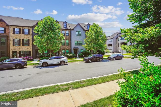 43436 Apple Orchard Sq, Townhouse with 4 bedrooms, 5 bathrooms and null parking in ASHBURN VA | Image 57