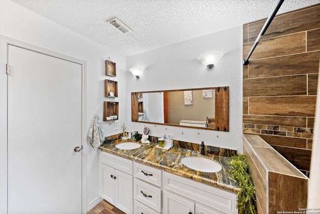 1506 D St, House other with 4 bedrooms, 3 bathrooms and null parking in Floresville TX | Image 30