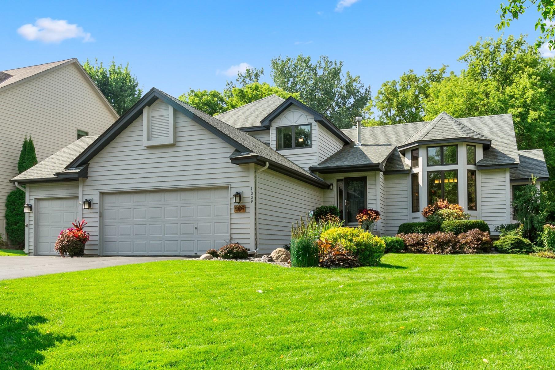 Crystal Lake Rd, Burnsville, MN 55306