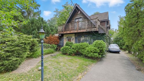 27 Maple Ave, Lake Zurich, IL, 60047-2323 | Card Image