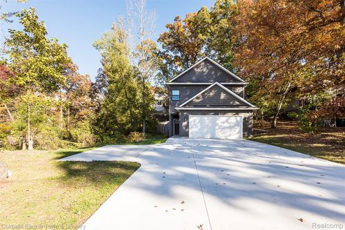 1293 Brighton Lake Rd, Brighton, MI, 48116-1732 | Card Image