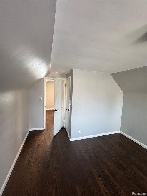 3800 Westpoint St, Dearborn, MI, 48124-3251 | Card Image