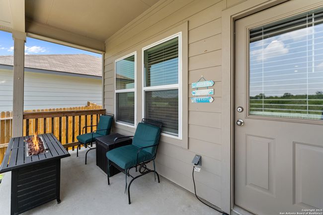 449 Middle Green Loop, House other with 3 bedrooms, 3 bathrooms and null parking in Floresville TX | Image 17