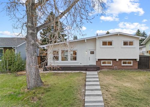 212 Queen Anne Rd Se, Calgary, AB, T2J4S7 | Card Image