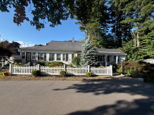 16 Davis Park, Plaistow, NH, 03865-2517 | Card Image