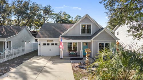 117 Ne 19th St, Oak Island, NC, 28465-6202 | Card Image