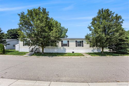 116 South St, Oxford, MI, 48371-6329 | Card Image