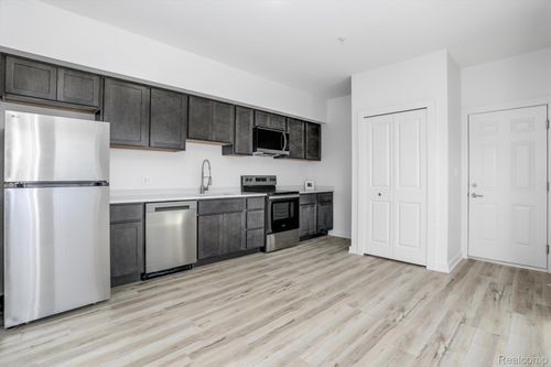 7-799 E Grand Blvd, Detroit, MI, 48207-2559 | Card Image