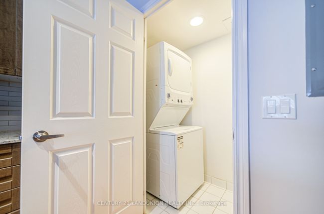 3406 - 763 Bay St, Condo with 2 bedrooms, 1 bathrooms and 1 parking in Toronto ON | Image 26