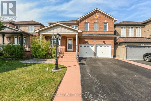 30 Fairhill Ave, Brampton, ON, L7A2E7 | Card Image