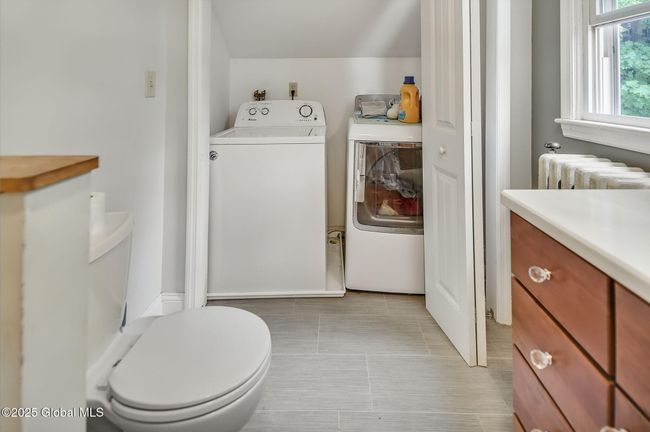1 Yates St, House other with 3 bedrooms, 2 bathrooms and 1 parking in Troy NY | Image 20