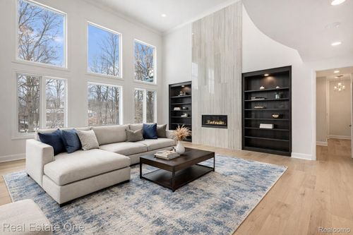 2423 Buckthorn Dr, Shelby Township, MI, 48316-1551 | Card Image