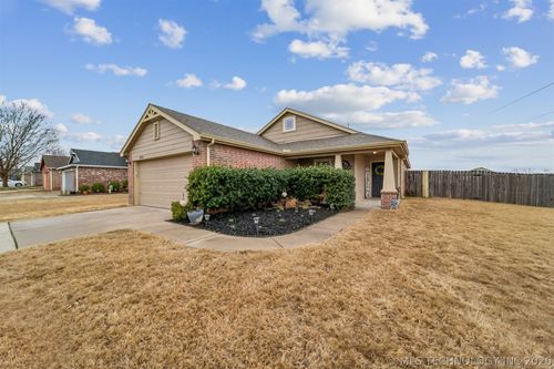 4007 103rd Pl, Jenks, OK, 74037-7057 | Card Image