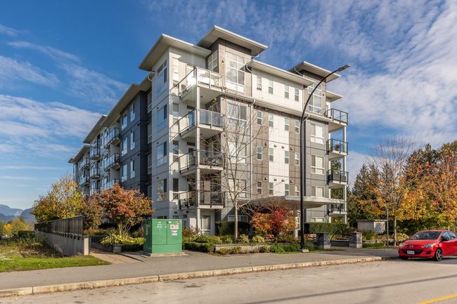 302 - 22315 122 Avenue, Condo with 2 bedrooms, 1 bathrooms and 2 parking in Maple Ridge BC | Image 1