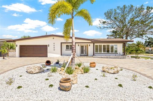 6400 Mockingbird Way S, St Petersburg, FL, 33707-3822 | Card Image