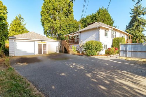 2920 Shakespeare St, Victoria, BC, V8R4H4 | Card Image