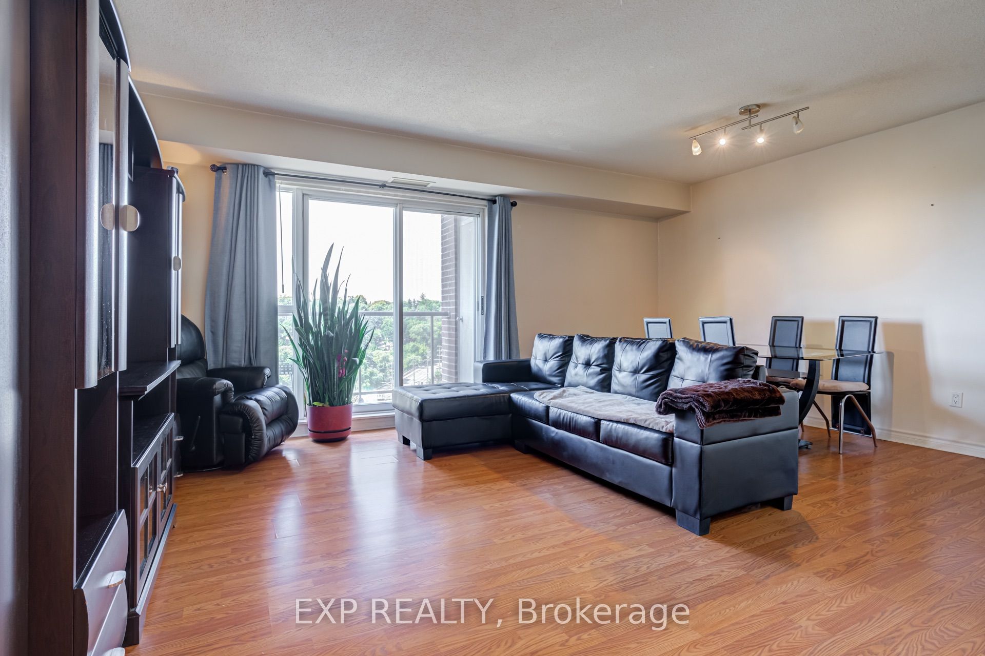 Residential in Toronto W04 3