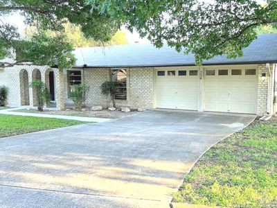 234 Granada Dr, House other with 3 bedrooms, 2 bathrooms and null parking in Universal City TX | Image 2