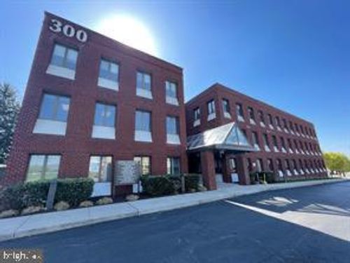 b3-300 Foxcroft Ave, Martinsburg, WV, 25401-5341 | Card Image