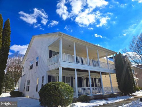 203 Bullskin St, CHARLES TOWN, WV, 25414-5186 | Card Image