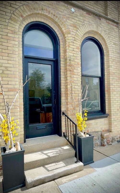 {{alt}} | Card Image