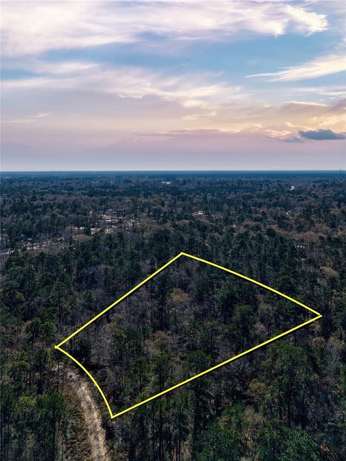 3018 Empire Cir, New Caney, TX, 77357-3115 | Card Image