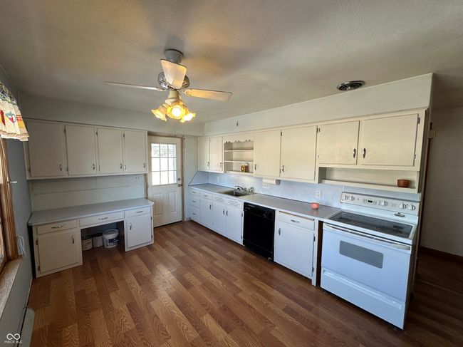 403 E Washington St, House other with 3 bedrooms, 2 bathrooms and null parking in Loogootee IN | Image 12