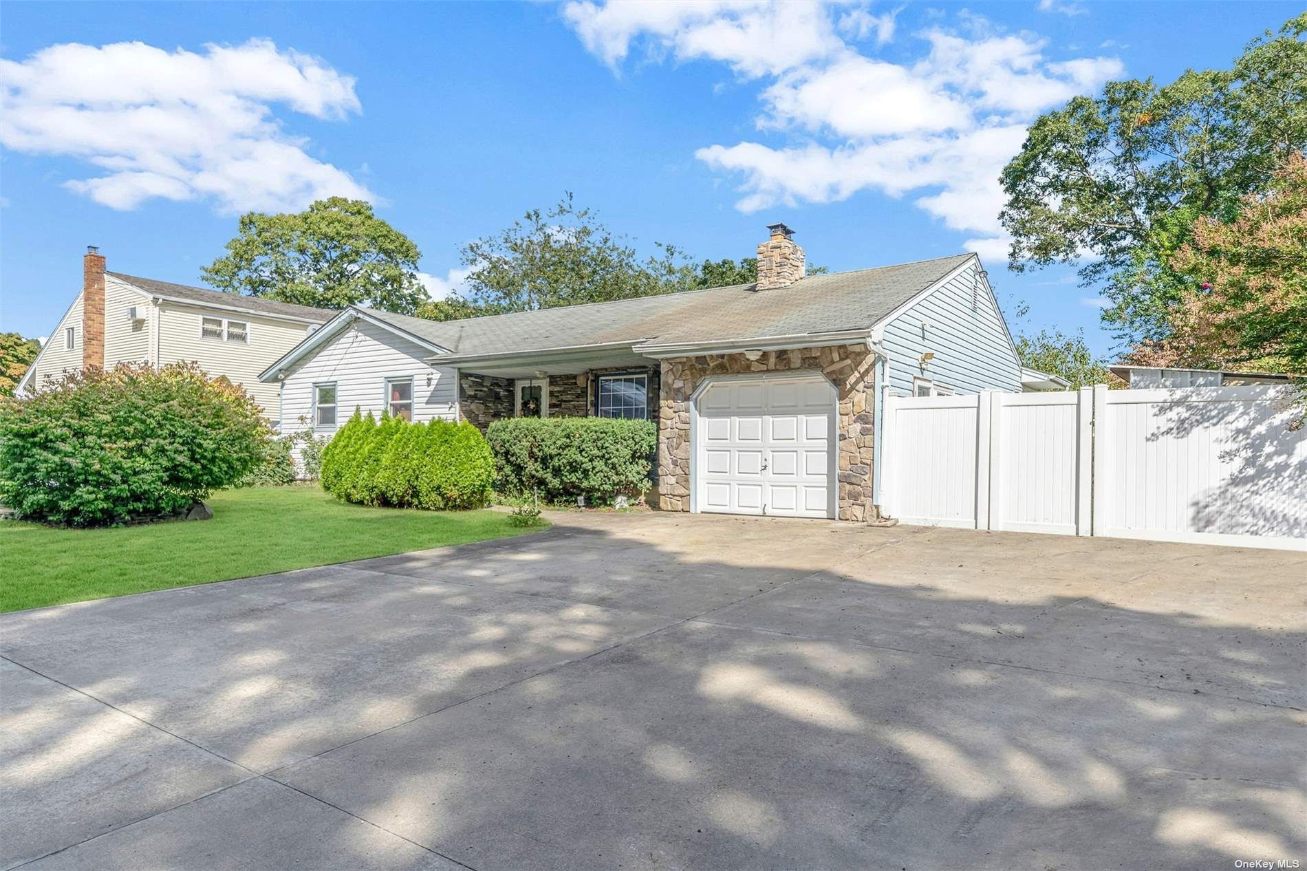 Smithtown Polk Blvd, Centereach, NY 11720