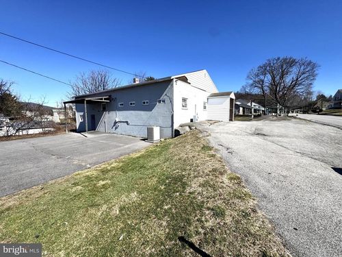 401 Yale St, LEWISTOWN, PA, 17044-1677 | Card Image