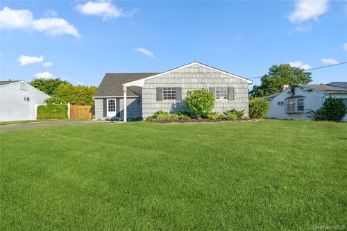 117 Stuyvesant Dr, Port Jefferson Station, NY, 11776-4222 | Card Image