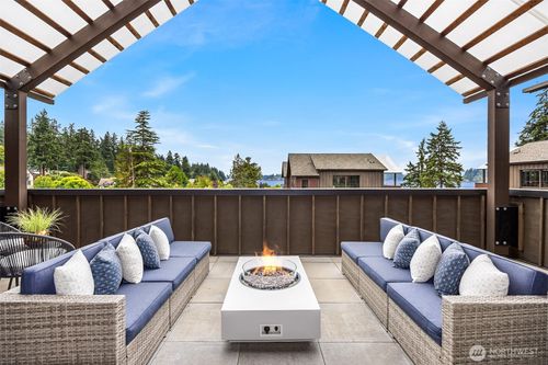 unit-c220-4566 Flying Goat Ave Ne, Bainbridge Island, WA, 98110-5447 | Card Image