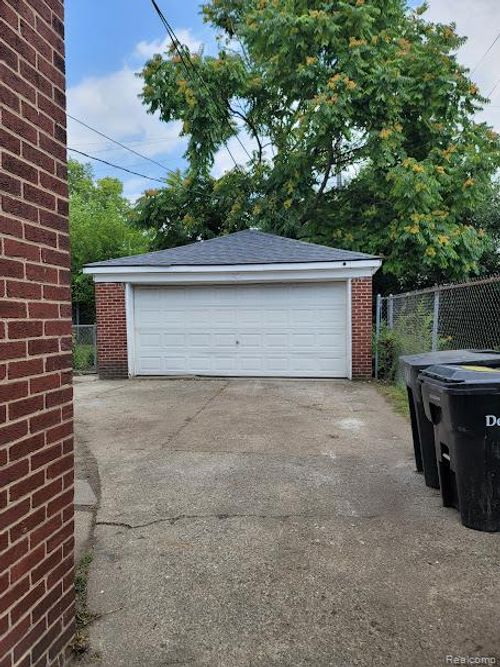19474 Cheyenne St, Detroit, MI, 48235-1217 | Card Image