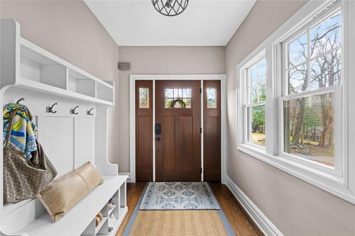 49 Walnut St, Pleasantville, NY, 10570-3729 | Card Image