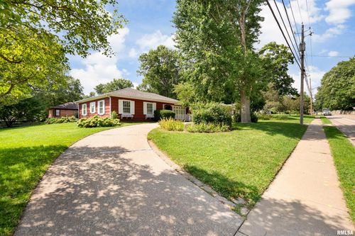 804 6th St, Bettendorf, IA, 52722-4002 | Card Image