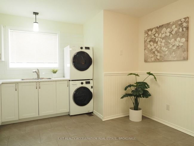 1302 Brackenwood Cres, House attached with 4 bedrooms, 2 bathrooms and 1 parking in Kingston ON | Image 11