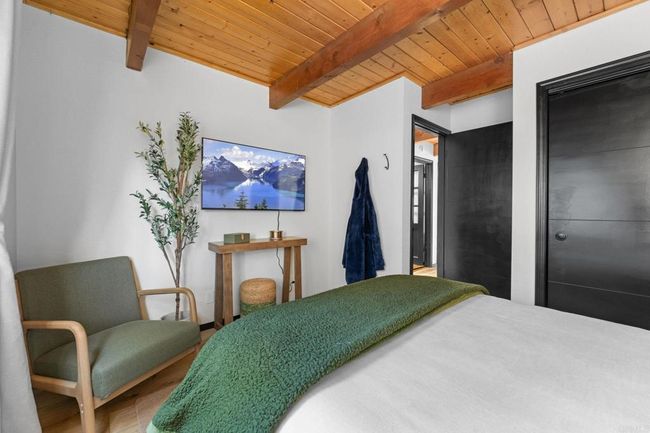 41605 Swan Dr, House other with 3 bedrooms, 2 bathrooms and 2 parking in Big Bear Lake CA | Image 12