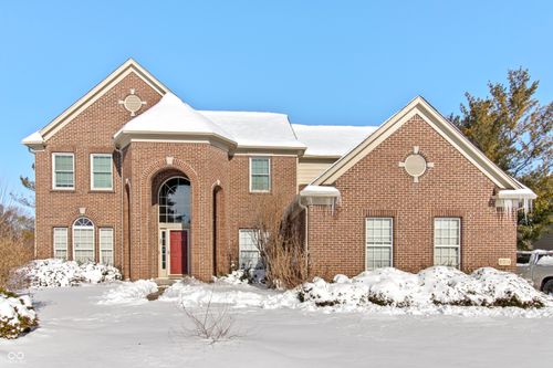 11704 Gray Eagle Dr, Fishers, IN, 46037-8107 | Card Image