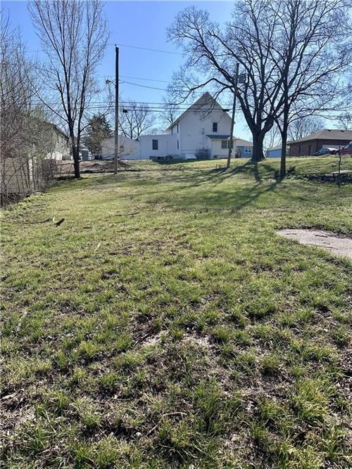 618 Locust St, Eudora, KS, 66025-9559 | Card Image