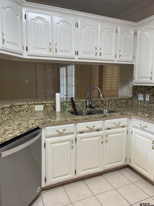 4007 Lazy Creek Dr, House other with 4 bedrooms, 3 bathrooms and null parking in Tyler TX | Image 6