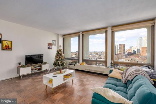 10fw-210 Locust St, PHILADELPHIA, PA, 19106-3934 | Card Image