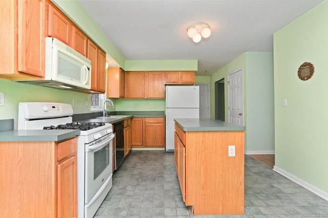 157 Hull St, House other with 3 bedrooms, 3 bathrooms and null parking in Ansonia CT | Image 18