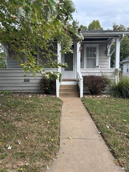 8937 Lawn Ave, Brentwood, MO, 63144-1707 | Card Image