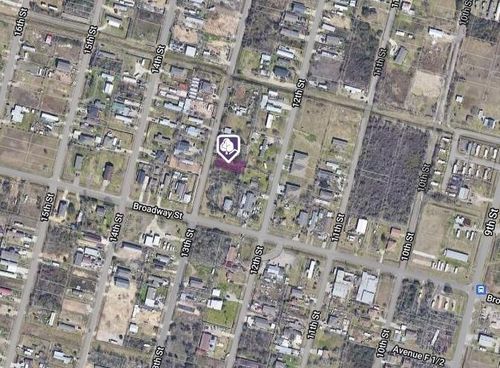 525 13th St, Dickinson, TX, 77539-2687 | Card Image