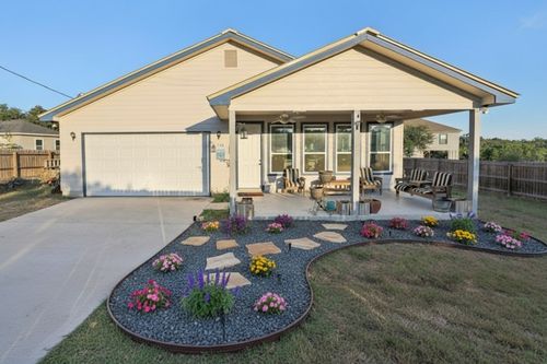 718 Chip Shot Cir, Spring Branch, TX, 78070-3856 | Card Image