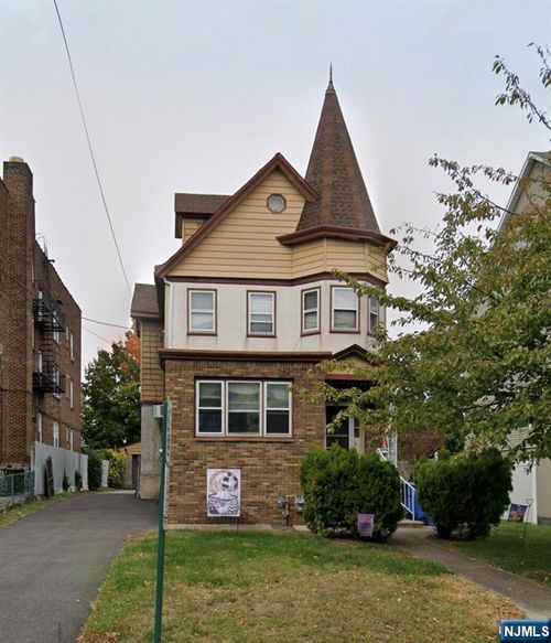 124 Chestnut Street, Rutherford, NJ, 07070 | Card Image