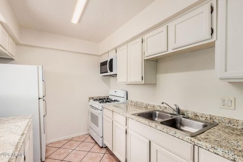 7937 W Pinchot Ave, Phoenix, AZ, 85033-4826 | Card Image