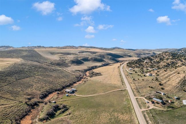 Overview of rural landscape with mountains | Image 9
