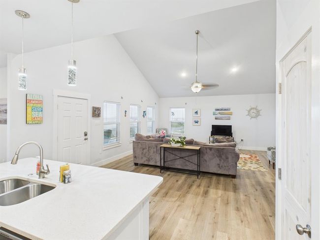 2403 S Bronte St, House other with 3 bedrooms, 2 bathrooms and 3 parking in Rockport TX | Image 5